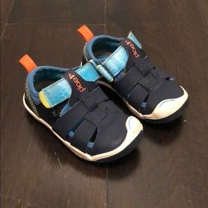 Plae toddler shoes size 7US